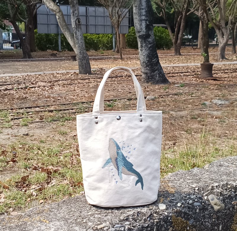 鯨魚   刺繡 小提袋  胚布袋 手提袋 - 手提包/手提袋 - 棉．麻 