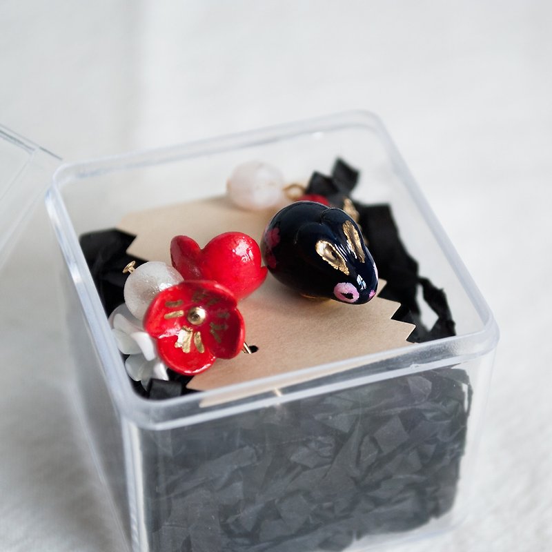 Tea and the plum blossom imported gold - plated ear clip - ต่างหู - ดินเหนียว 