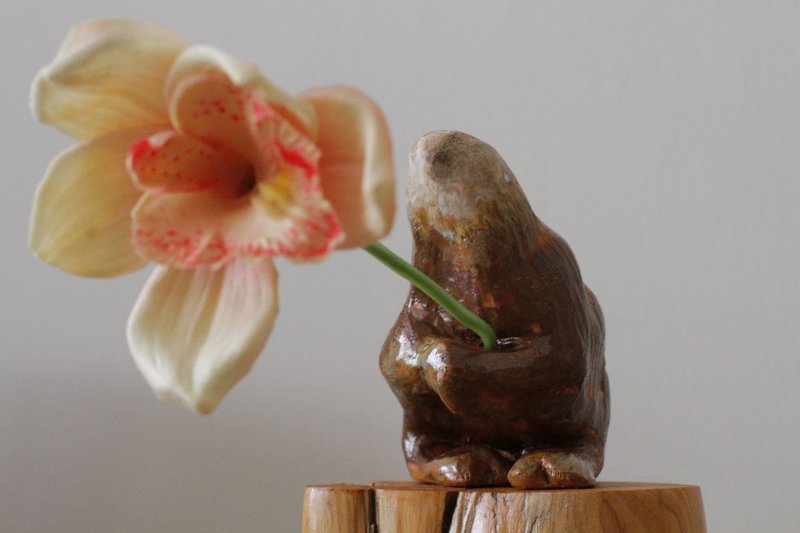 純手捏我是你你是我陸獸擺飾/線香插/乾燥花器 - 擺飾/家飾品 - 陶 咖啡色