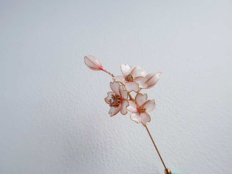 Cherry Blossoms - Crystal Flower Handmade Brooch Gift Mother's Day Gift - เครื่องประดับผม - เรซิน สึชมพู