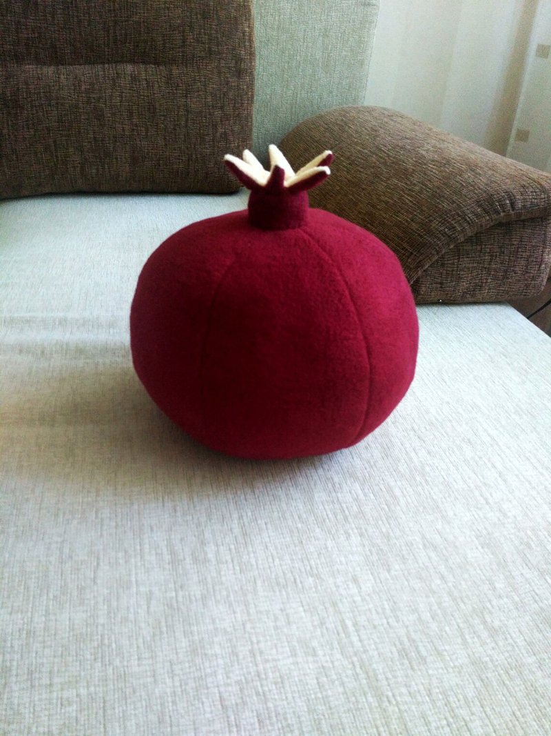 Pomegranate Decorative Pillow, Home Decor, unique gift for vegan, handmade - 枕頭/抱枕 - 聚酯纖維 紅色