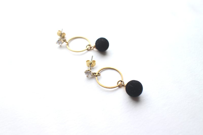 Little black-  brass handmade earrings - ต่างหู - ทองแดงทองเหลือง สีดำ