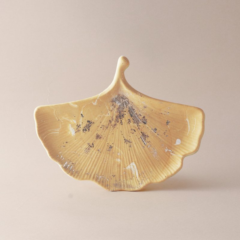 Jesmonite British Mineral Resin/Leaf Plate - Golden Ginkgo Gold Foil Marble - Items for Display - Eco-Friendly Materials Gold