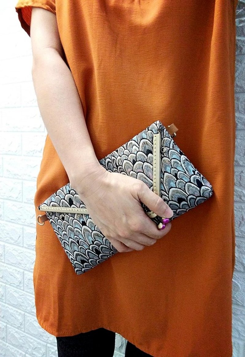 [じぶんの。手作り】L字型の口金バンケットバッグディナーバッグ〜孔雀の羽 - トートバッグ・ハンドバッグ - 革 多色