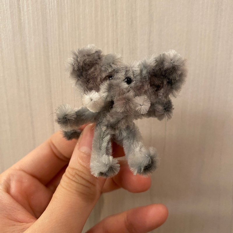 Baby elephant 6cm-hairy root twist stick handmade/dirty cute wandering zoo/モールアート - Other - Other Man-Made Fibers Gray