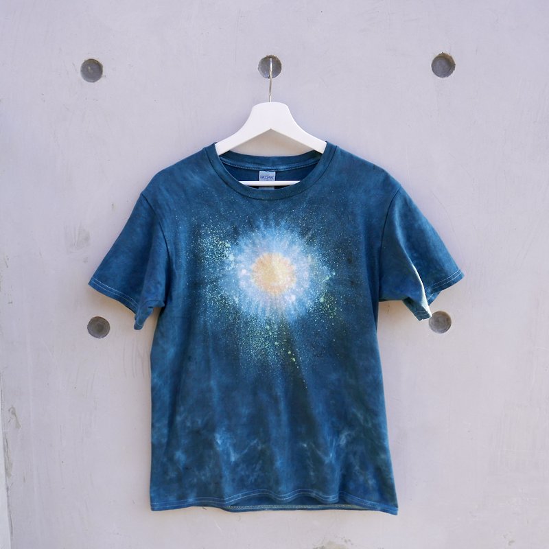 手染めTシャツ  台湾 デザイン Galaxy - Tシャツ - コットン・麻 ブルー