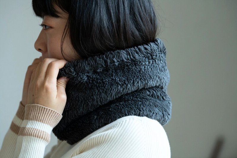 榊染め　Organiccotton Fur ふわふわネックウォーマー【Big size】 - 絲巾 - 棉．麻 黑色