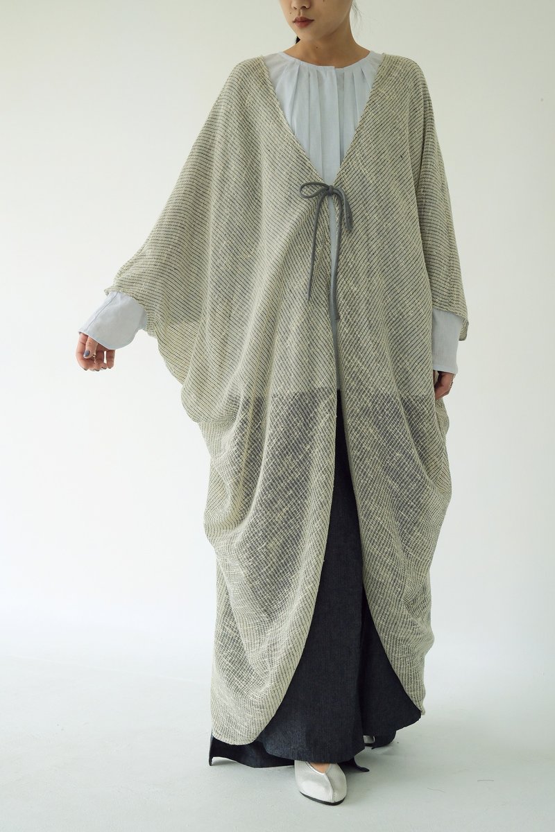 川 衣 WEAR BEING 垂墜絲棉寬袖長袍  網狀灰藍 - 女大衣/外套 - 棉．麻 藍色