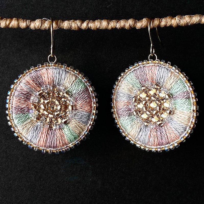 Embroidered fireworks earrings with peony and hypoallergenic metal fittings - ต่างหู - งานปัก สีทอง