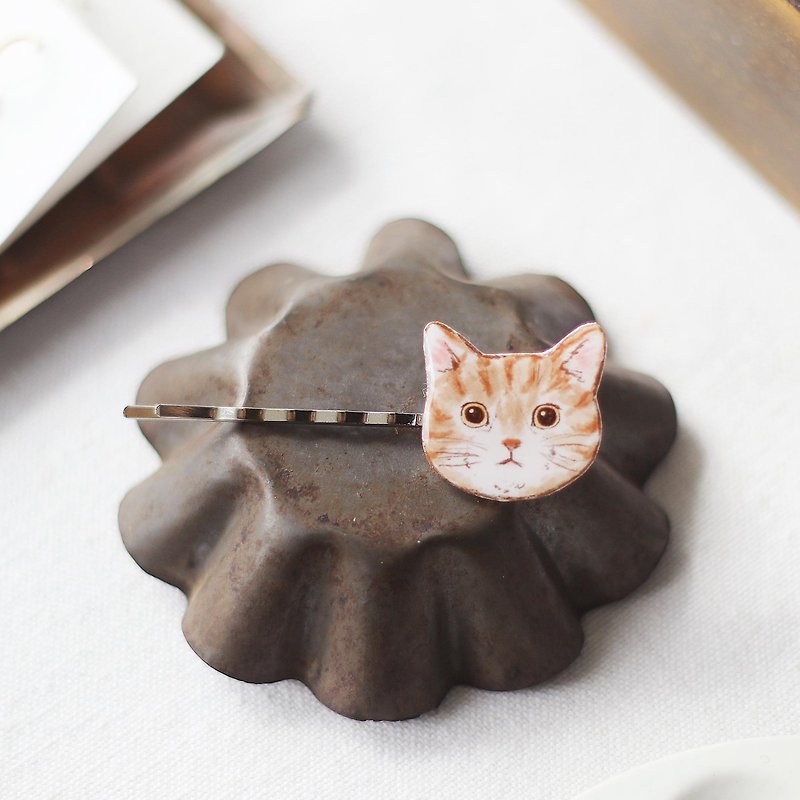 Small animal hairpin - tabby cat - Badges & Pins - Resin Khaki