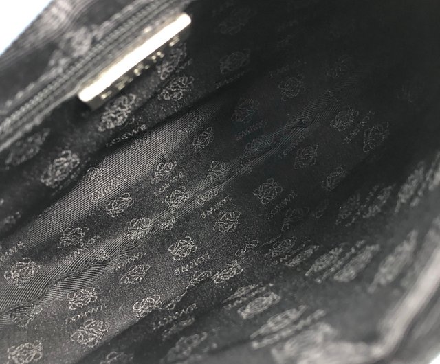 日本直送 名牌中古包 】LOEWE ロエベ ロゴ エンボスレザー 日本直送 名牌中古包 】LOEWE ロエベ ロゴ エンボスレザー
