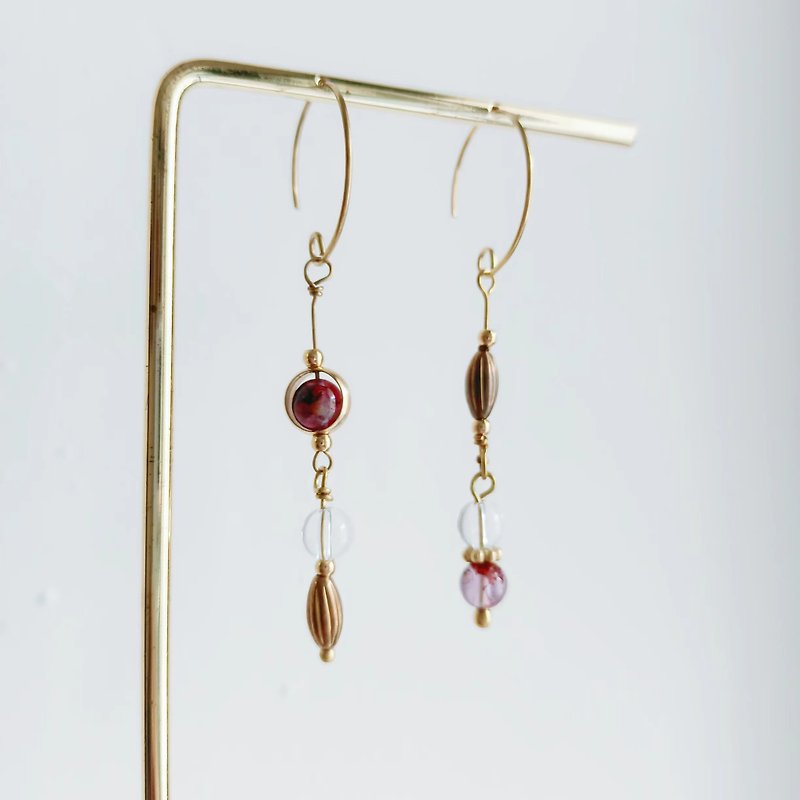 [Brown] Retro earrings / left and right asymmetric style / white crystal / purple ghost - Earrings & Clip-ons - Crystal Brown