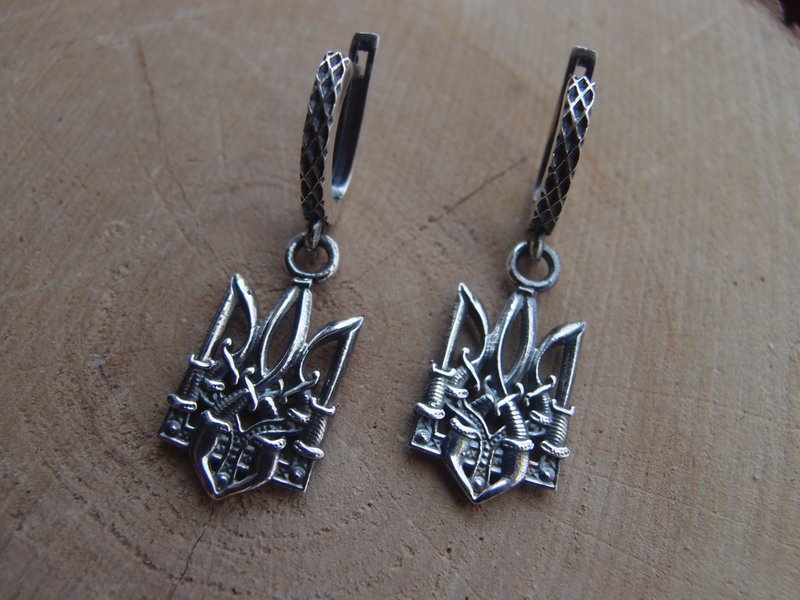 Ukrainian trident tryzub Earrings with Cossack swords handmade in Ukraine - 耳環/耳夾/耳骨夾 - 純銀 銀色