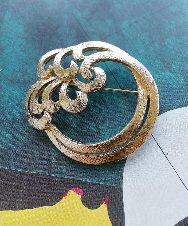 Vintage Jewelry 西洋古董飾品 MONET 浪花 刷金 厚實 別針 - 徽章/別針 - 其他金屬 金色