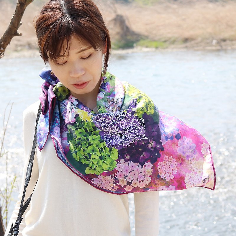 Silk scarf / Hydrangea / Red / Manual winding / Made in Japan - Scarves - Silk Red