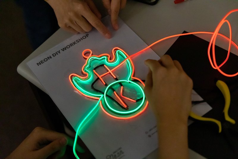 Photo frame two-color neon light workshop I AMAZING NEON HK - Other - Plastic 