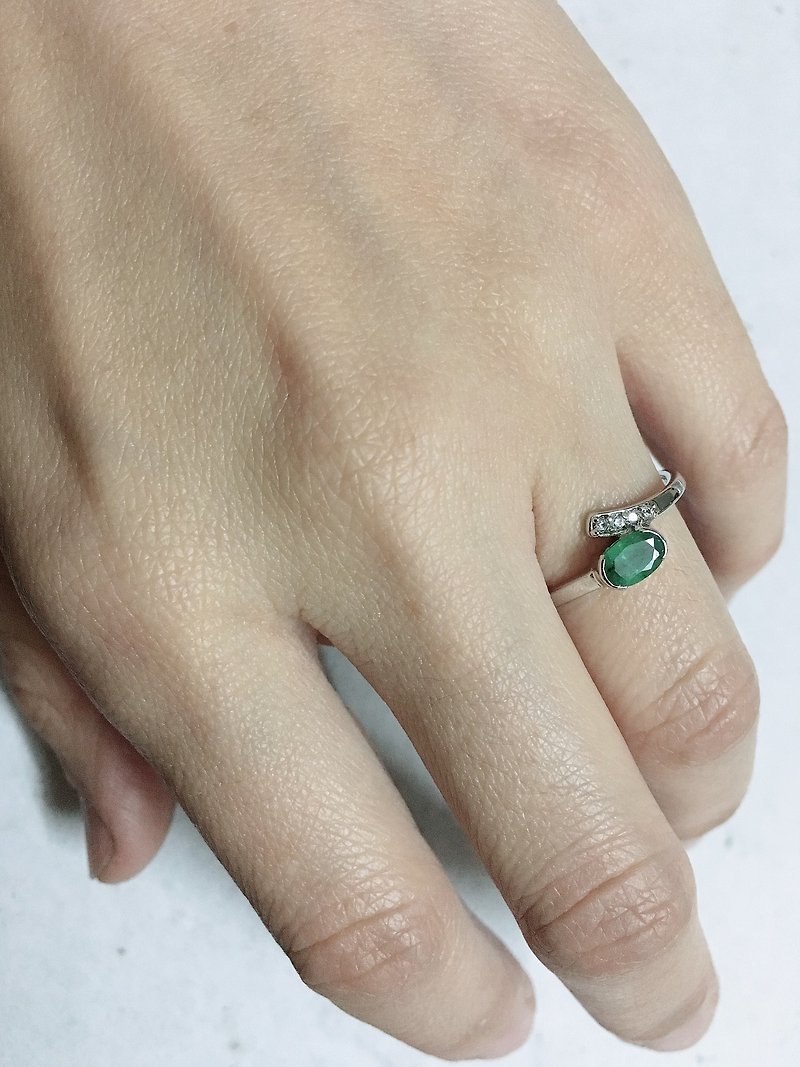 Emerald Finger Ring Handmade with Zircon in India 92.5% Silver - แหวนทั่วไป - เครื่องเพชรพลอย 