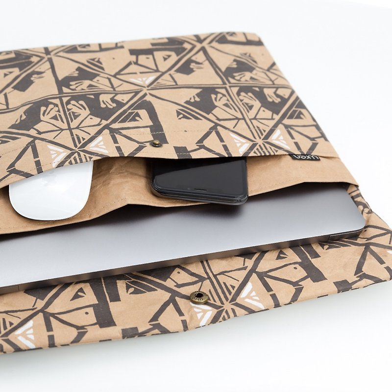 [Handmade in South Africa] Wren Recycled Paper 13/15 Handy Bag Water Repellent Ultra-lightweight Storage - African Frog - กระเป๋าแล็ปท็อป - กระดาษ 
