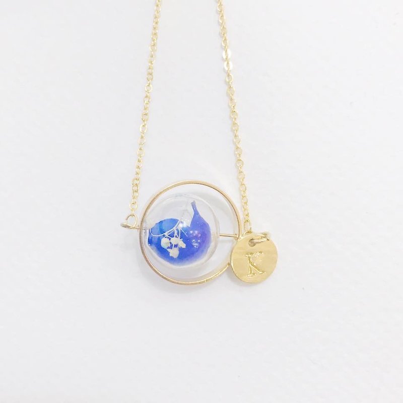 Initial A to Z Preserved Flower Glass Ball Necklace blue - สร้อยติดคอ - โลหะ สีน้ำเงิน
