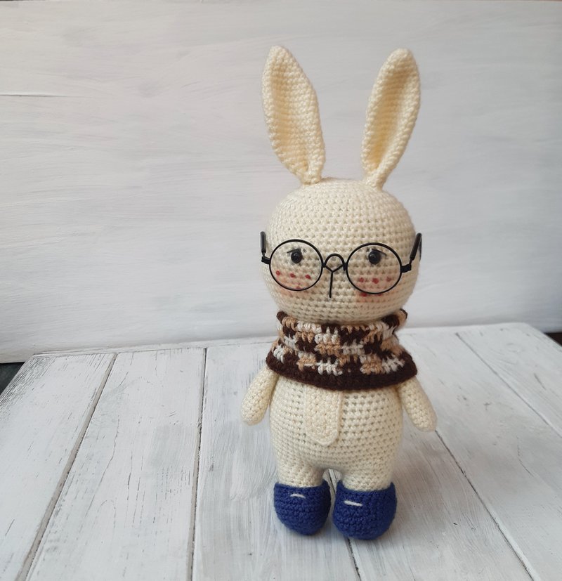 Hand Crochet Bunny With Glasses Stuffed Toys Plush Toys Animals Knit Gift - 寶寶/兒童玩具/玩偶 - 壓克力 白色