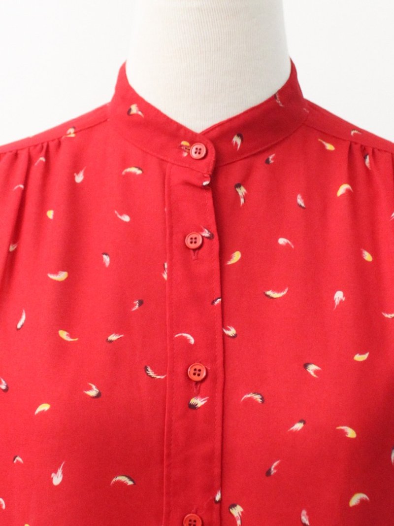 Vintage Japanese geometry red vintage shirt Japanese Vintage Blouse - เสื้อเชิ้ตผู้หญิง - เส้นใยสังเคราะห์ สีแดง