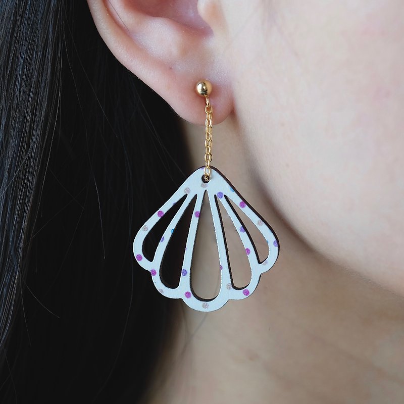 Wood earrings-Shell (White) - ต่างหู - ไม้ ขาว