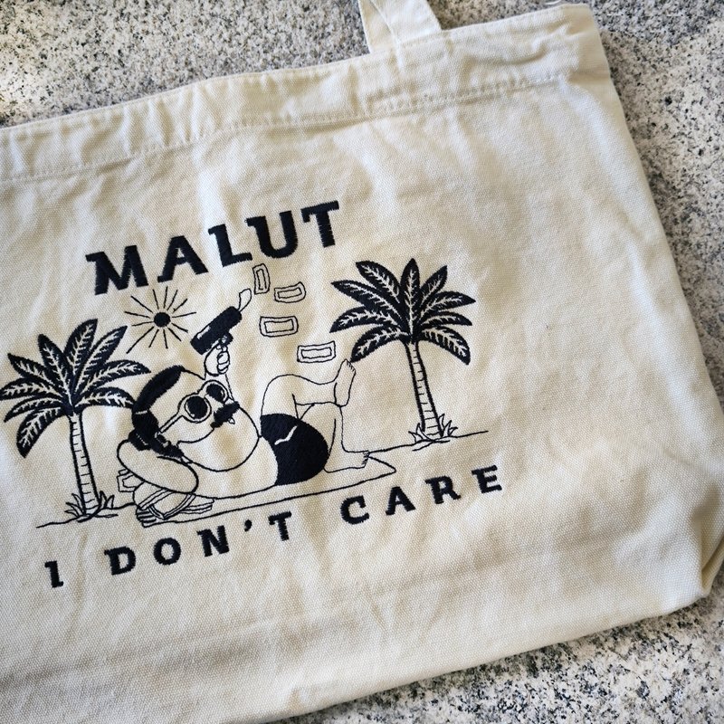 I Don't Care Embroidery | Tote Bag (Beige) | malut - กระเป๋าแมสเซนเจอร์ - ผ้าฝ้าย/ผ้าลินิน 