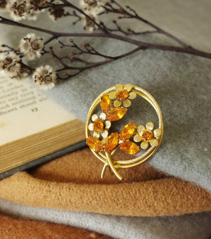 古董金色蜜糖萊茵石花朵圓形別針胸針 B1570 - 胸針 - 其他金屬 金色