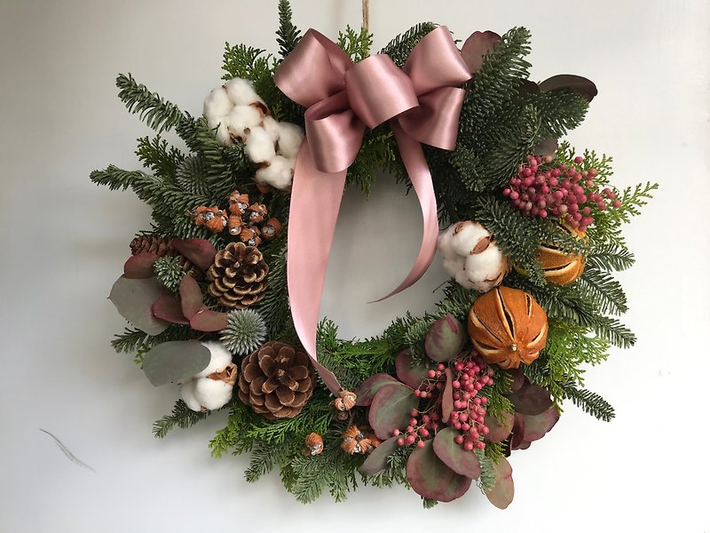 Warm citrus pine and cypress Christmas wreath-36 cm (exquisite packaging box) - ช่อดอกไม้แห้ง - พืช/ดอกไม้ สีส้ม