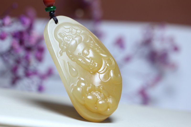 【觀音大士】 天然三彩玉 項鏈吊墜 蓮花觀音菩薩掛件 飾品 - 項鍊 - 玉石 橘色