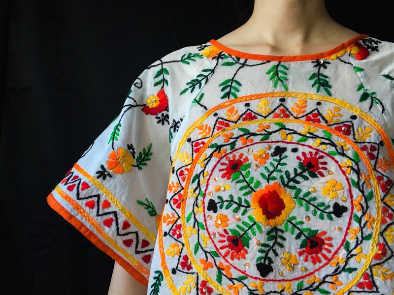 印度旁遮普花朵刺繡上衣 - 女上衣/長袖上衣 - 絲．絹 