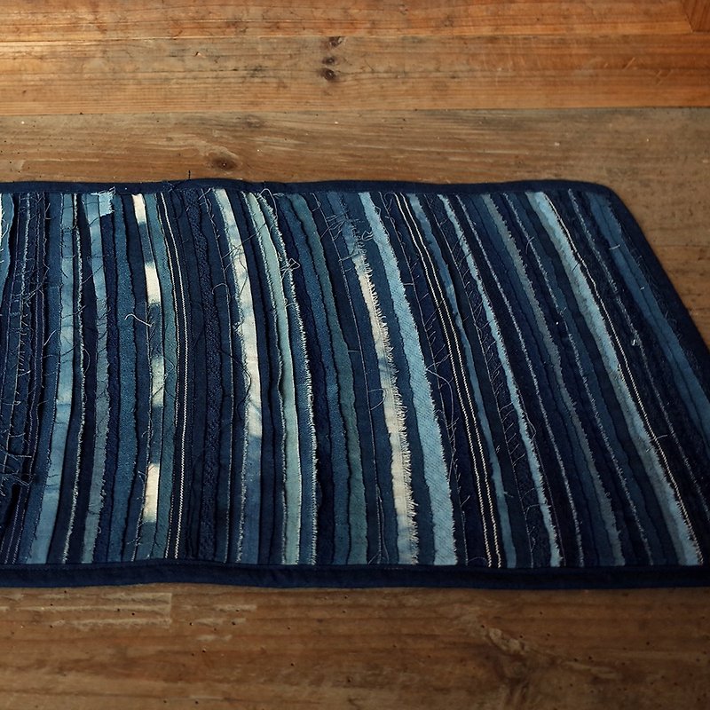 Yishanren | Plants and trees blue dyed handmade stitching sashiko carpet mats multi-color foot mats table mats seat cushions windowsill mats - พรมปูพื้น - ผ้าฝ้าย/ผ้าลินิน 