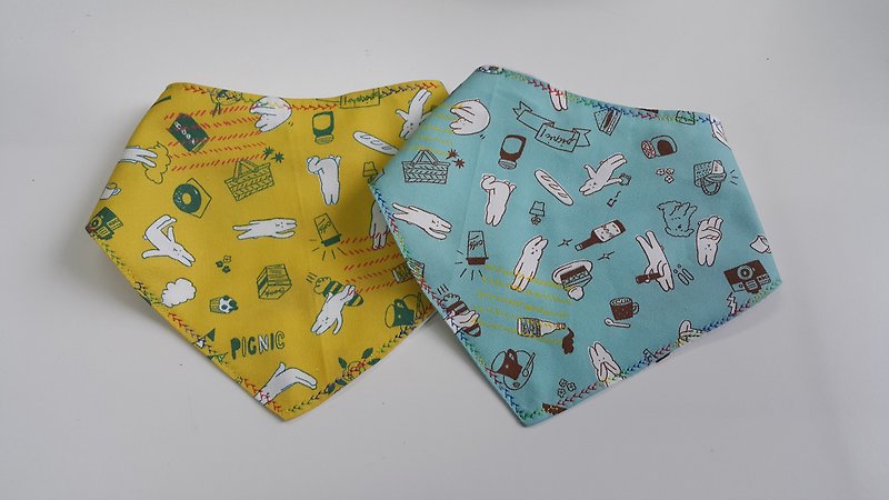 Hand painted bunny rabbit double-sided triangle scarf / saliva towel 【DM170501】 - ผ้ากันเปื้อน - ผ้าฝ้าย/ผ้าลินิน หลากหลายสี