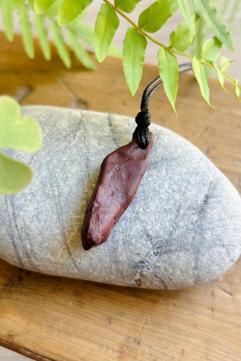 Nature's originality & a purple sand stone, one object, one picture - Necklaces - Stone 