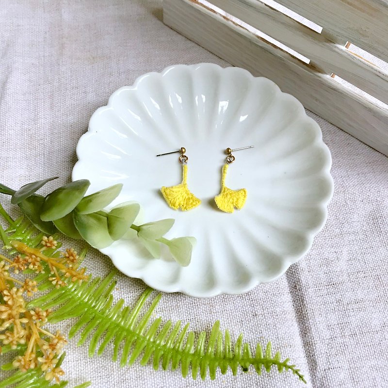 Hand-made embroidery // Symmetrical ginkgo leaf earrings // Can be changed to clip style - ต่างหู - งานปัก สีเหลือง
