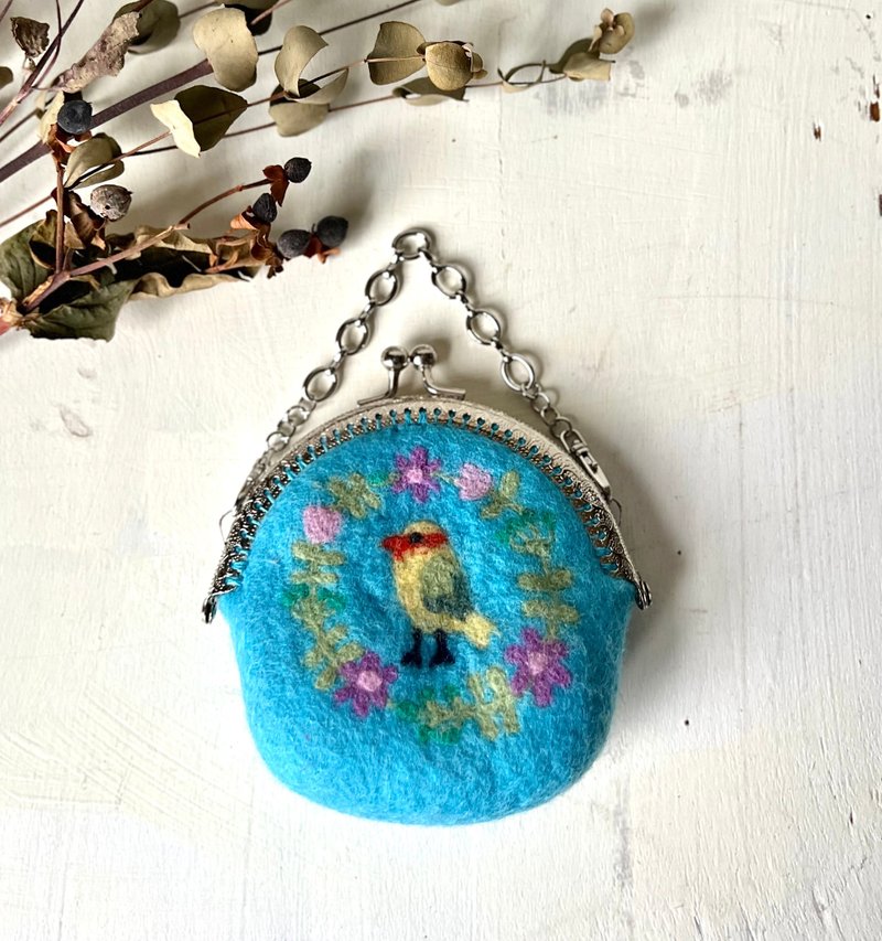 お花のリースと小鳥の刺繍がま口ースカイブルー - 化妝包/收納袋 - 羊毛 藍色