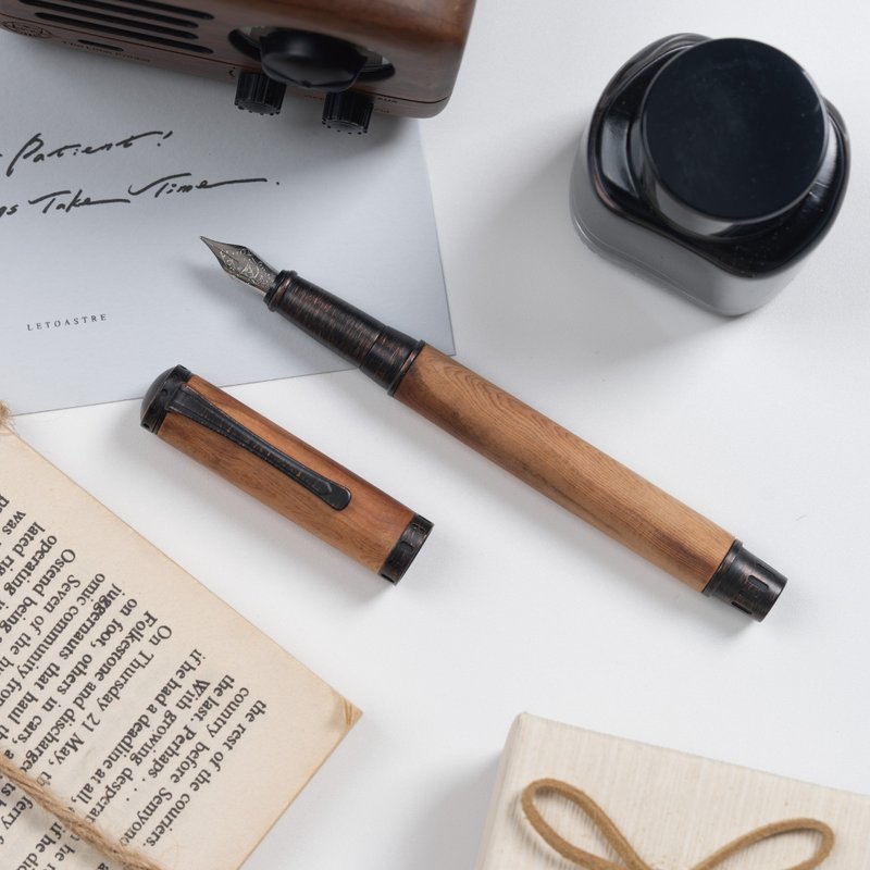 Tender series fountain pen/ball pen | Taiwanese cypress customized in Chinese and English (single product) - Fountain Pens - Wood Brown