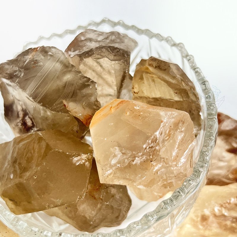 茶水晶原石 100g 約2-6cm ランダムサイズ エネルギーが強く、邪気を追い払う自信があります。 - その他 - クリスタル ブラウン