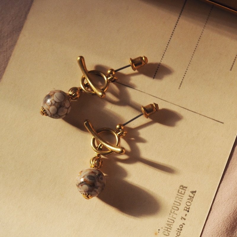 Modeling OT buckle detachable natural stone multi-wear earrings-G chrysanthemum Stone - ต่างหู - ทองแดงทองเหลือง สีทอง