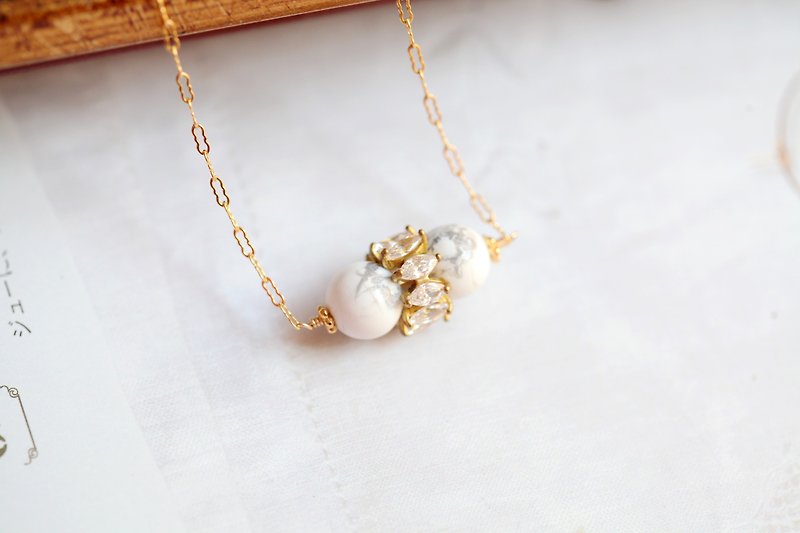 White turquoise necklace│14kgf potato chain Christmas gift elegant birthday petty bourgeois natural stone - Necklaces - Gemstone White
