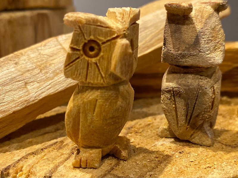 Peruvian sacred wood owl statue indigenous handmade Inca sacred wood mascot - ของวางตกแต่ง - ไม้ 