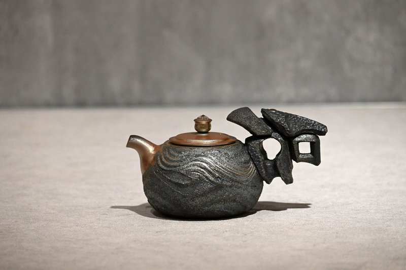 | 275cc | 柴燒造型正把壺 柴燒壺 茶壺 手作壺【臻麟陶藝】 - 茶壺/茶杯/茶具 - 陶 