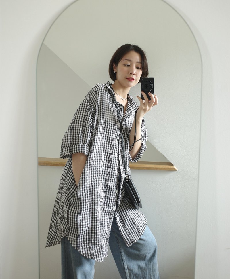 Kati oversized 3/4 roll up sleeve plaid casual dress shirt with side pockets - 洋裝/連身裙 - 棉．麻 黑色