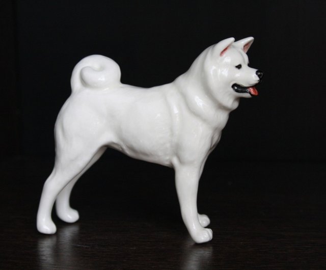 秋田犬犬磁器置物手作り小像 - ショップ ArtDogs 置物 - Pinkoi