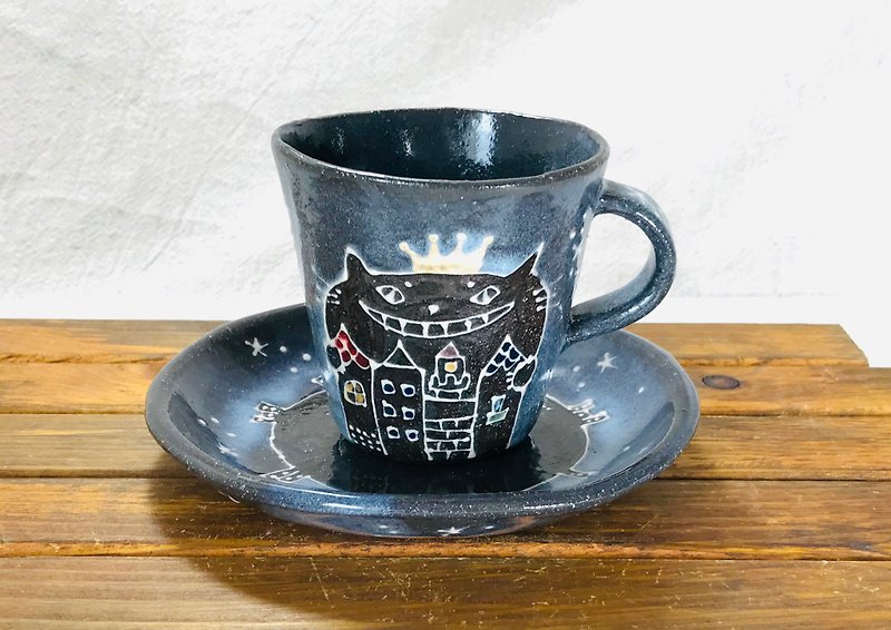 A coffee cup designed with the cat king and cat town castle. - Mugs - Pottery Blue