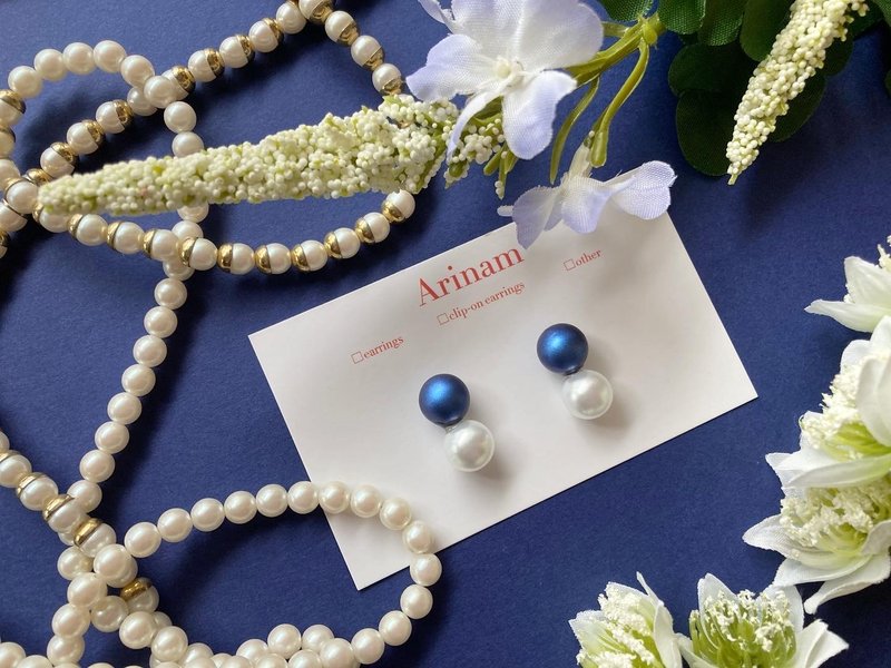 mat blue pearl × white( earrings / clip on earrings ) - ต่างหู - วัสดุอื่นๆ สีน้ำเงิน