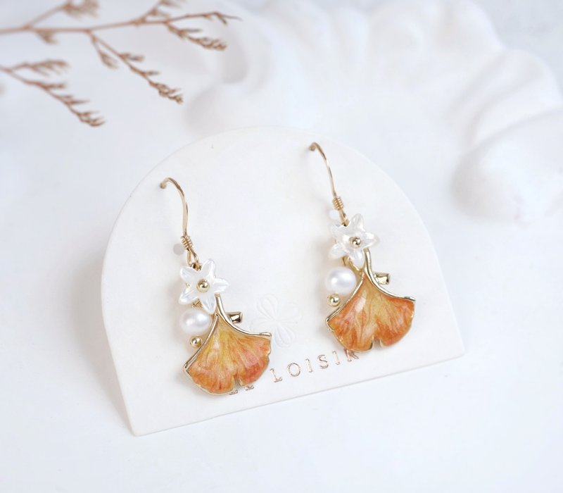 Gradient Maple Ginkgo Pearl Dangle Earrings - ต่างหู - วัสดุอื่นๆ สีแดง