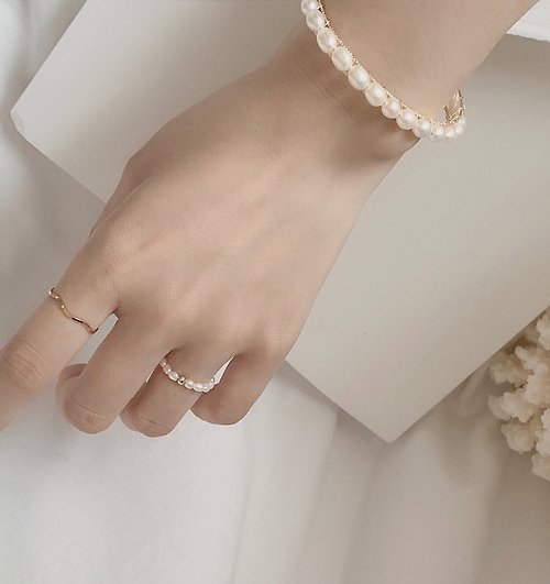 Susie 蘇西獨立設計 手工編織天然淡水米粒珍珠細圈戒指
