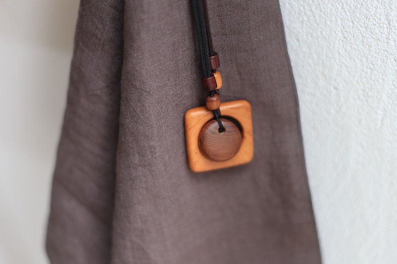One meddling original | Thuja square + yew round | Log pendant | A pair of spot - Necklaces - Wood 