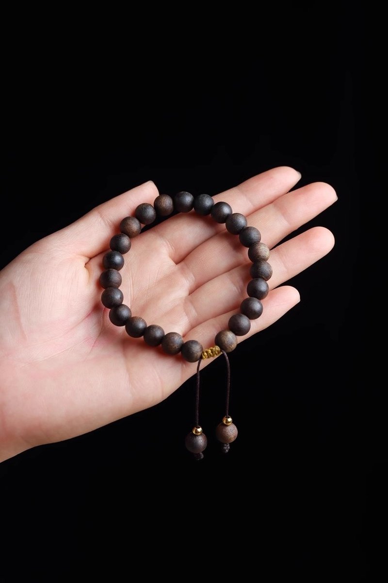 Vietnam Nha Trang white Qi Nan 8mm goddess Buddha beads bracelet bracelet Qi Nan agarwood rosewood rosary - Bracelets - Wood Brown